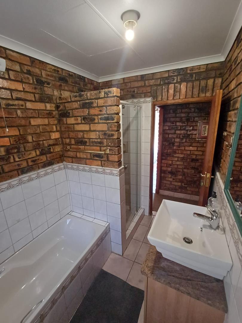 9 Bedroom Property for Sale in Willow Grange Free State